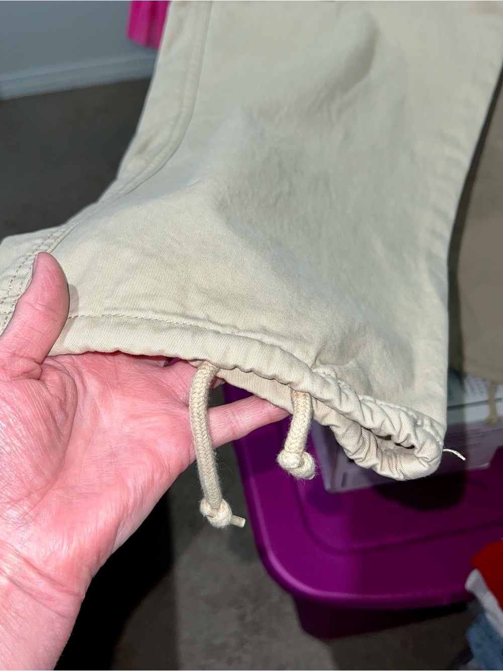 Levi’s Woman’s 94 Baggy Cargo Pants Bundle - Picture 9 of 16